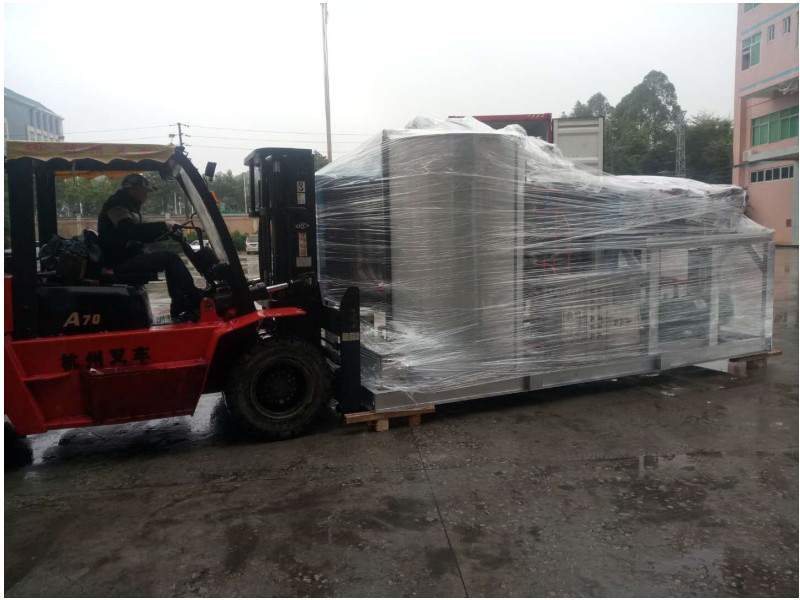 南美客戶量身定制日產(chǎn)量15噸片冰機，風冷系統(tǒng)，比澤爾壓縮機裝柜完成。