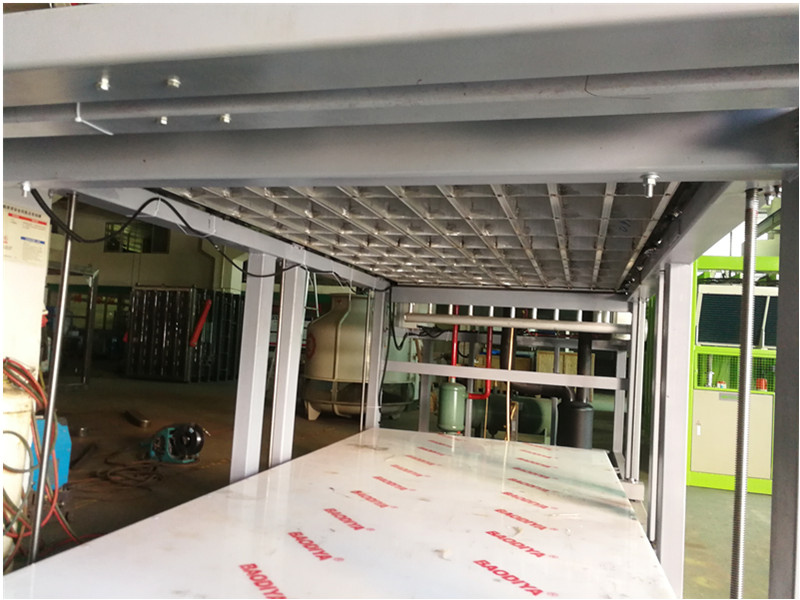 肯尼亞客戶來我司現(xiàn)場參觀直冷冰磚機，客戶肯定我司直冷冰磚機技術已經(jīng)進入國際高端水平。