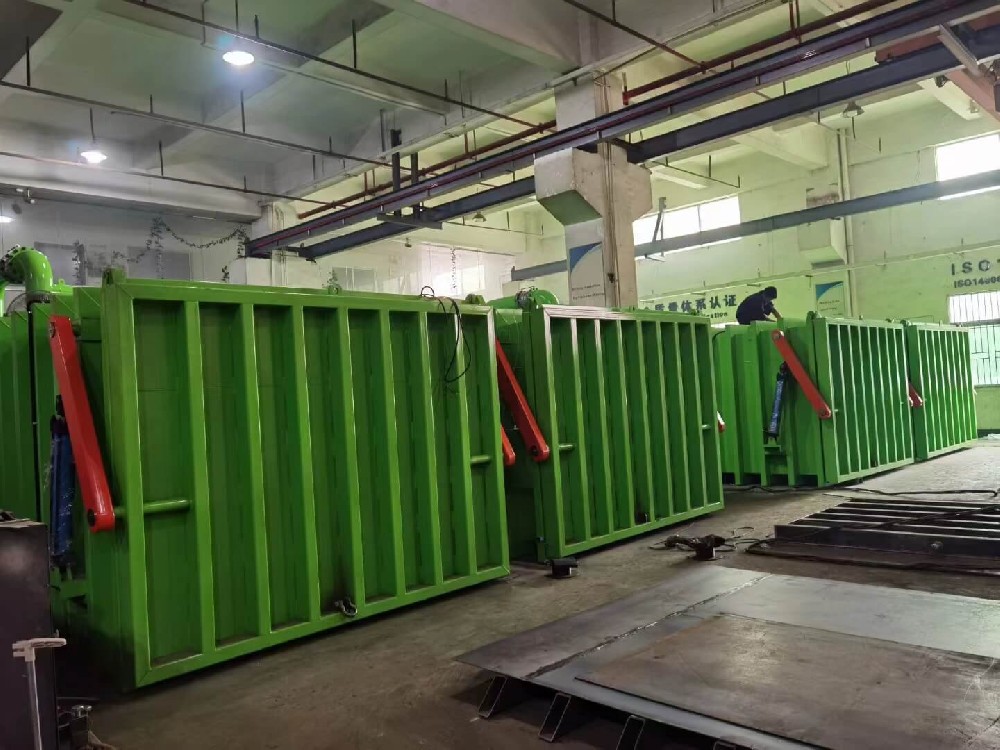 果蔬真空預冷機、熟食快速冷卻機、片冰機車間一片繁忙，訂單太多，為了保質保量完成生產任務，公司決定國慶節(jié)放假三天，希望全體同仁再接再厲，再創(chuàng)佳績！為偉大的祖國節(jié)日獻禮！