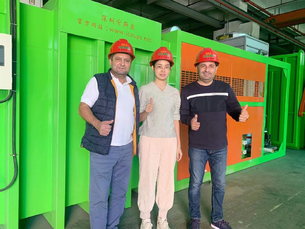 土豪繼續(xù)砸單歐洲現(xiàn)代化農(nóng)場，大型水培蔬菜基地，無公害農(nóng)業(yè)，客戶來我司現(xiàn)場，經(jīng)過漫長的商談……最終確定采購兩套處理量8卡板高端真空預(yù)冷機(jī)，感謝歐洲客戶對(duì)深圳愛斯奧的支持！