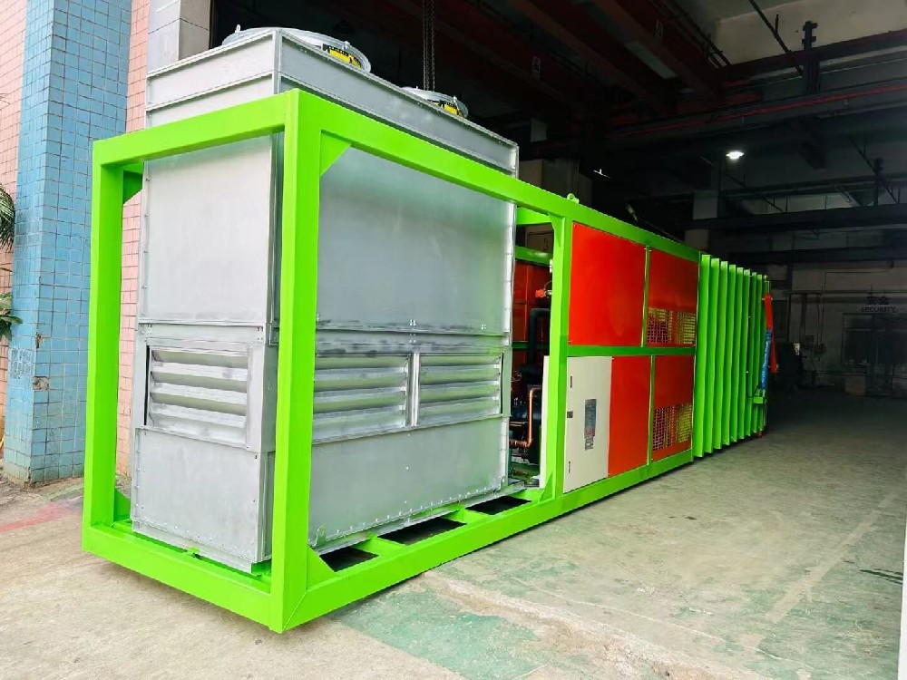 出口到迪拜，處理量三卡版定制型高端真空預(yù)冷機(jī)，今天裝柜出海，迪拜地處高溫沙漠地帶，通過水培技術(shù)實(shí)現(xiàn)了現(xiàn)代農(nóng)業(yè)，愛斯奧高端真空預(yù)冷機(jī)早已進(jìn)入并占領(lǐng)了該市場，得到廣大用戶的高度好評！